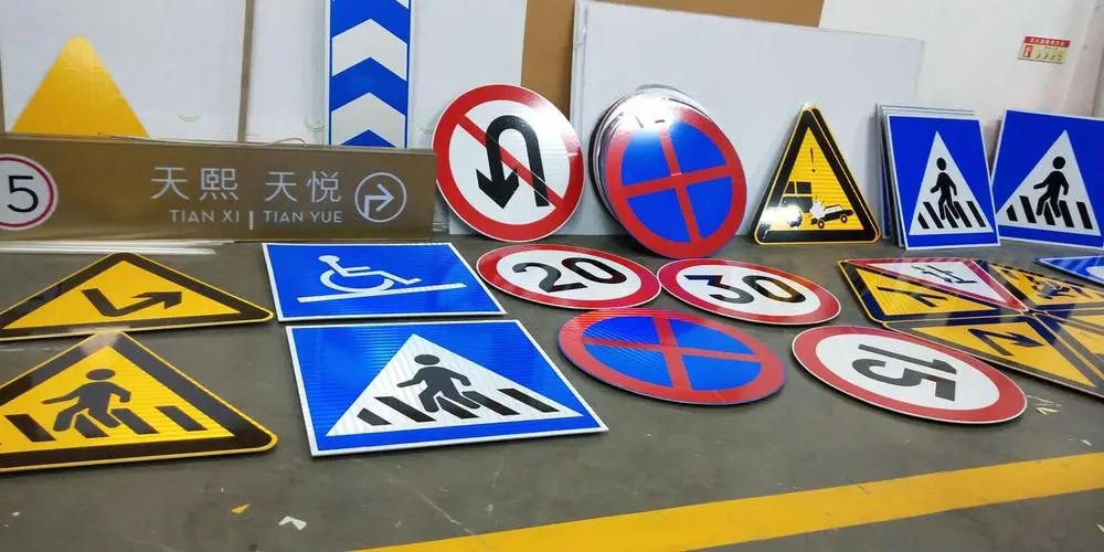 四川广告安装交通指示牌怎么选？
